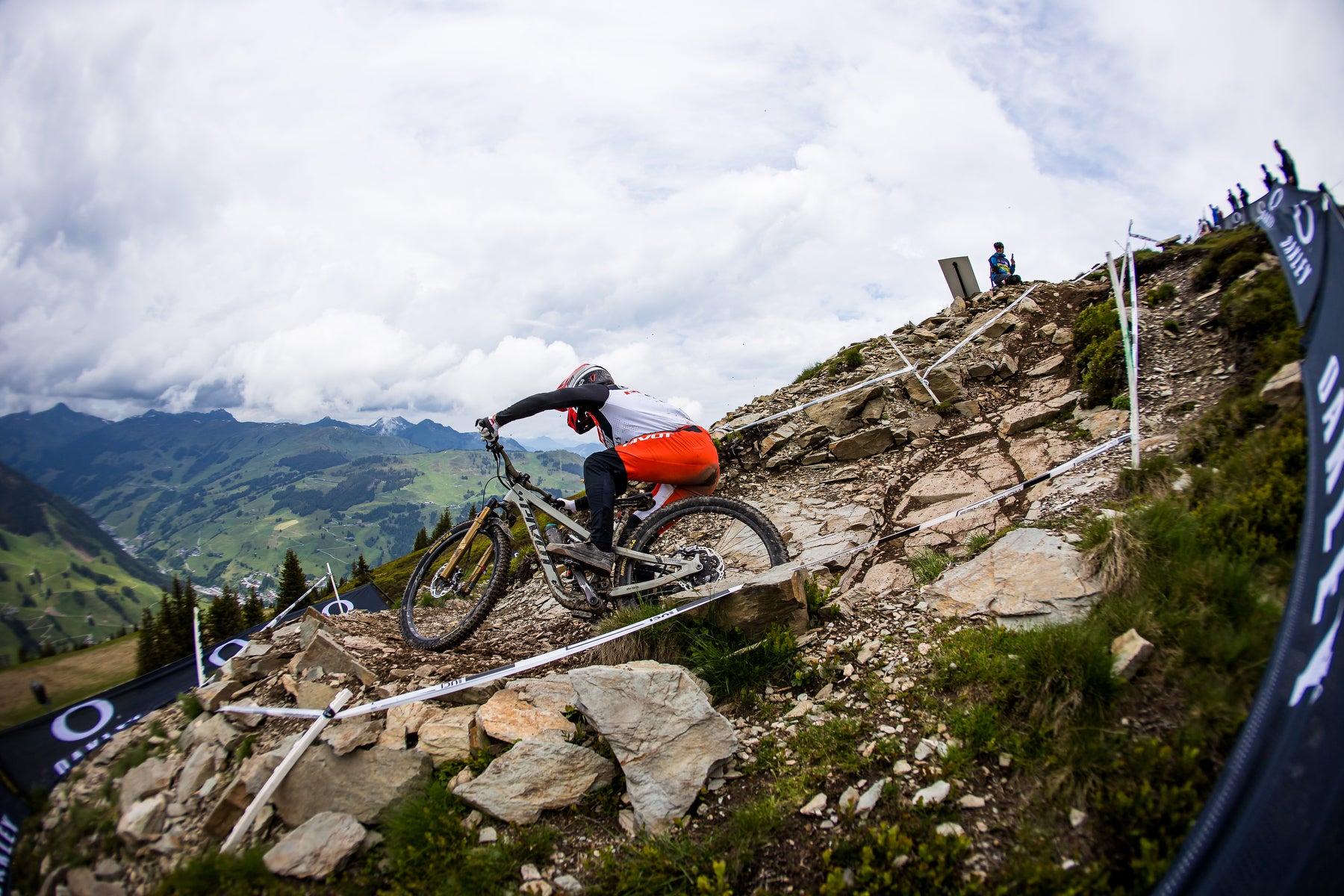 PIVOT FACTORY RACING AT LEOGANG 